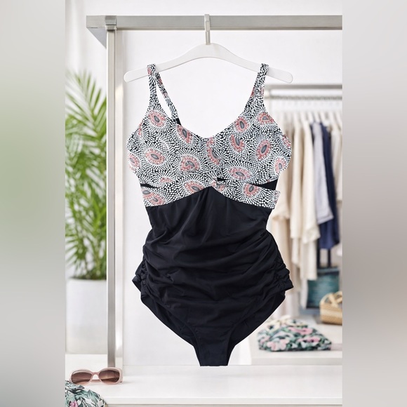 Fantasie Other - 🏊‍♀️Fantasie Elegant Black, White, and Orange Swimsuit 🩱 One Piece w/ Underwire